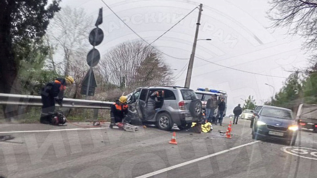 Жесткое ДТП с участием пассажирского автобуса произошло в Сочи