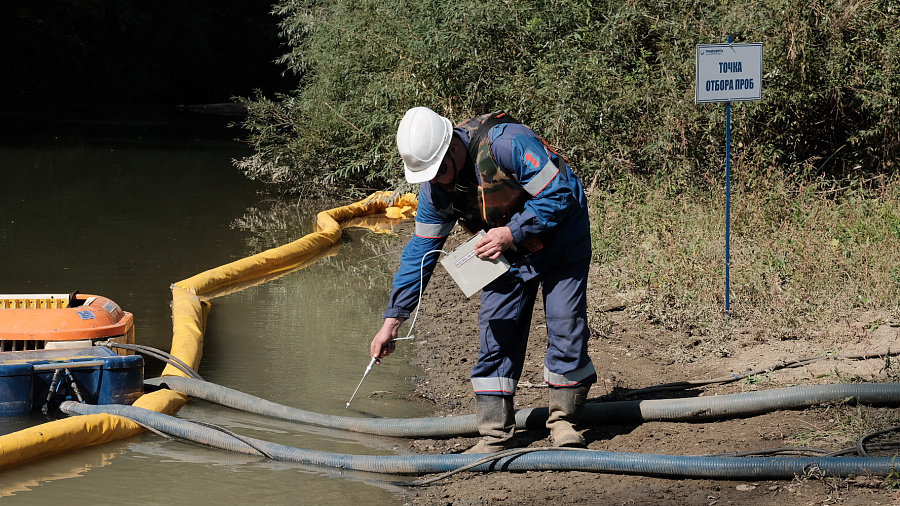 Специалисты «Черномортранснефти» ликвидировали условный разлив нефти во время учений в Краснодарском крае