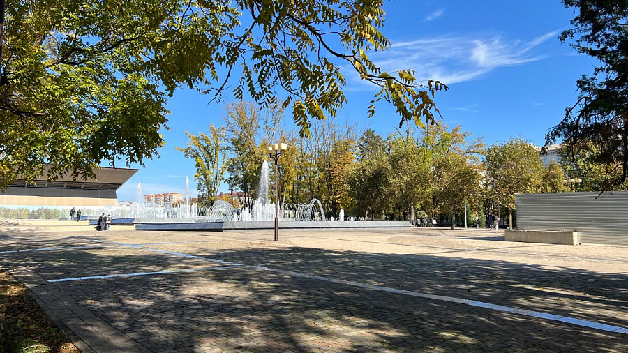 В Краснодаре и крае в начале недели погода сохранит аномальное тепло до +24°С с возможными локальными дождями