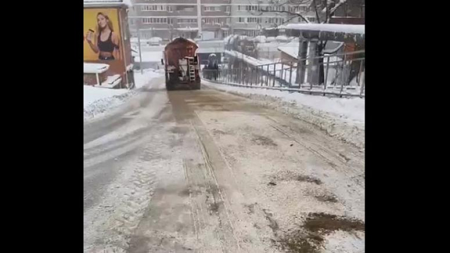 Власти Краснодара заявили, что не обязаны чистить от снега крутые спуски на Гидрострое