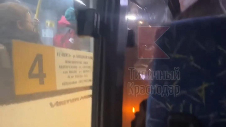 В Краснодаре водители маршруток устроили гонки на улице Красных Партизан 