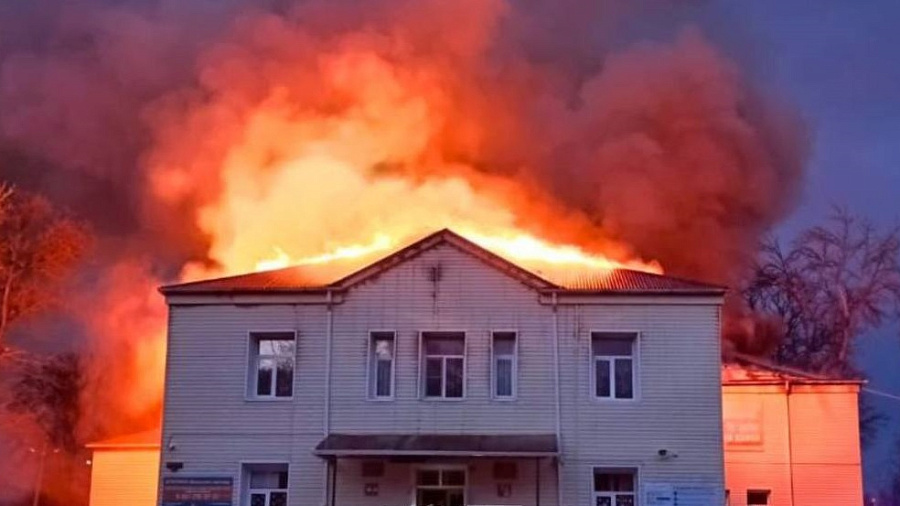 Прокуратура проводит проверку после пожара в ДК в поселке Газырь Выселковского района