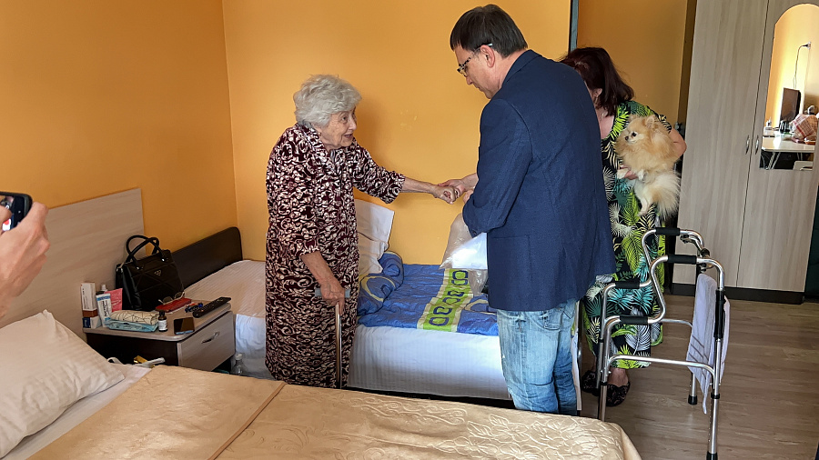 В Анапе краснодарский фонд оказал помощь пенсионерам и инвалидам из Донбасса 