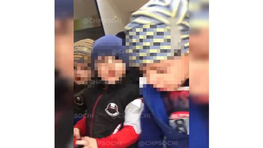 Мать, бросившую четверых детей на улице, нашли спустя 2 дня в центре Сочи