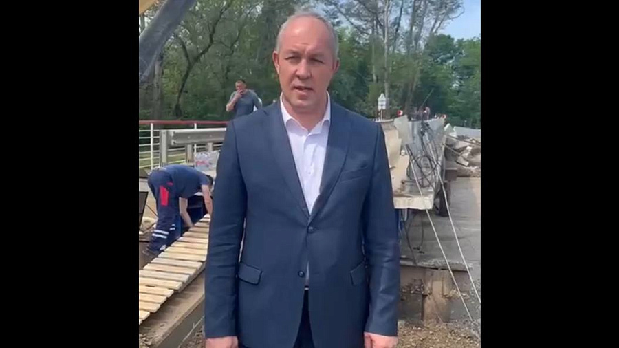 В Мостовском районе организовали восстановительные работы на подмытом мосту через реку Фарс