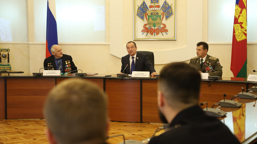 Юрий Бурлачко провел торжественный прием молодых офицеров воинских частей Кубани в преддверии 23 Февраля