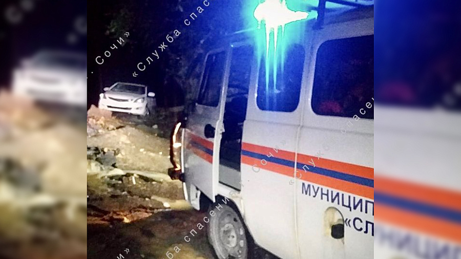 В Сочи нашли тела двух пассажирок съехавшей в реку Мацеста иномарки