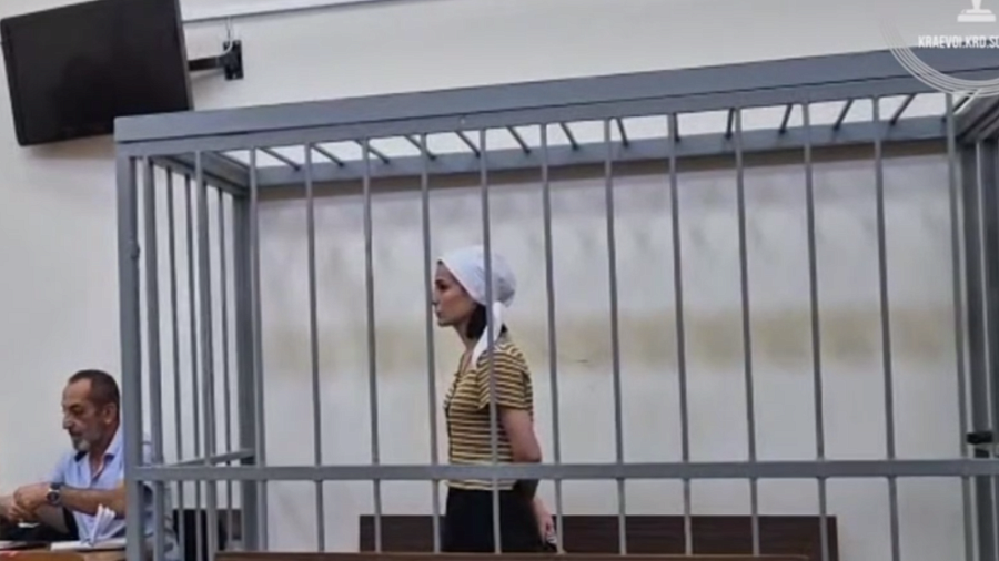 Погибли не менее 10 человек: в Сочи судят фигуранток по делу об отравлении смертельной чачей 