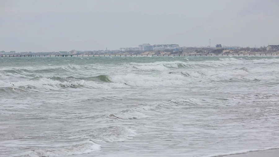 Роспотребнадзор не нашел мазута в воде у пляжей Анапы