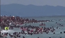 Переполненные пляжи и электрички в Сочи попали на видео