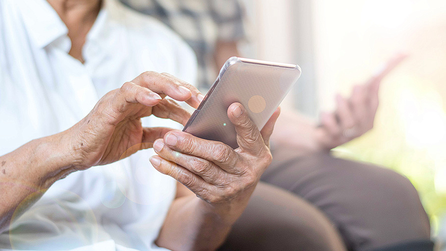 Пенсионеры Кубани переходят с кнопочных телефонов на смартфоны