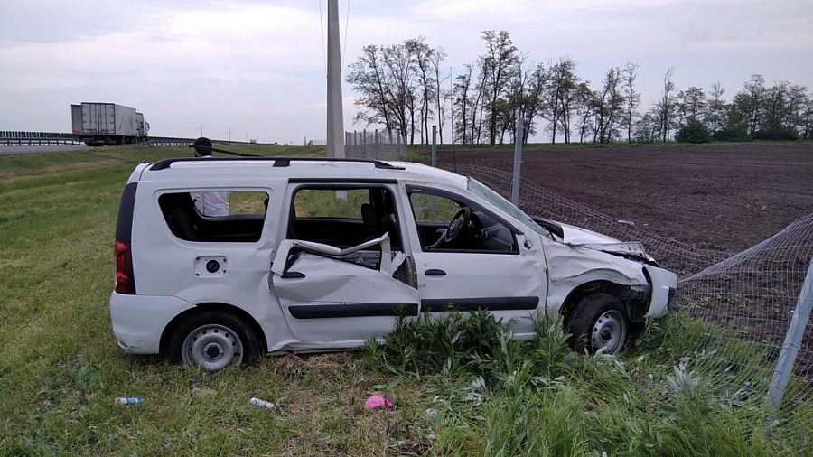 4 человека пострадали в ДТП с опрокинувшимся автомобилем на трассе «Дон» в Краснодарском крае