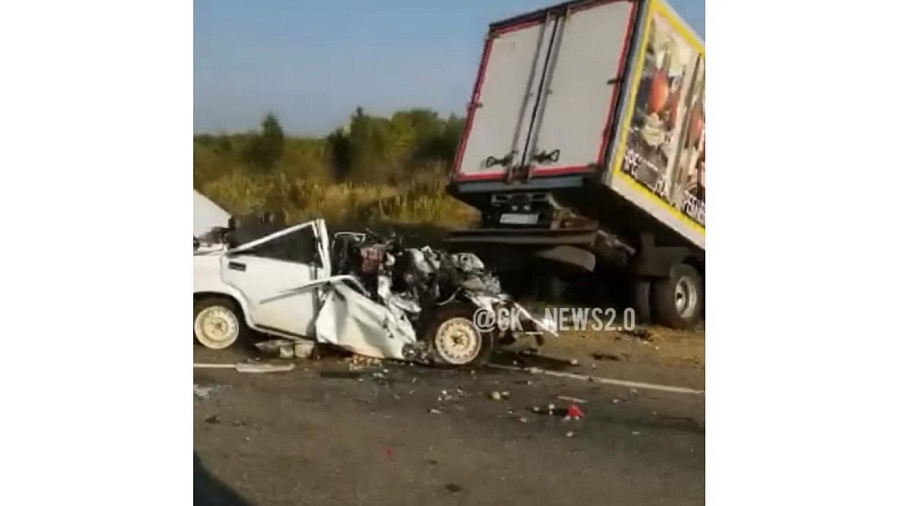 В Краснодарском крае водитель ВАЗа погиб в жестком ДТП с грузовиком