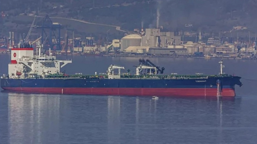 Пять тонн нефти попали в Черное море у Новороссийска