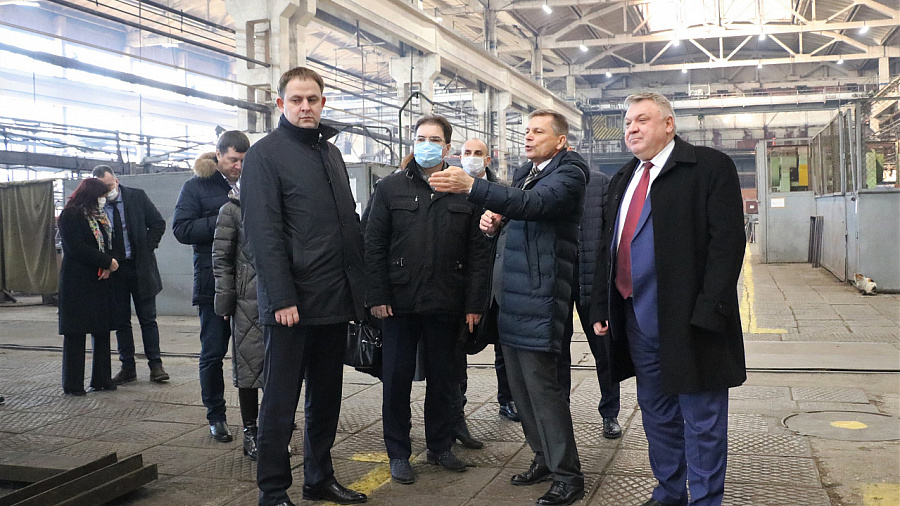 Депутаты ЗСК побывали на крупнейшем в Краснодарском крае машиностроительном заводе