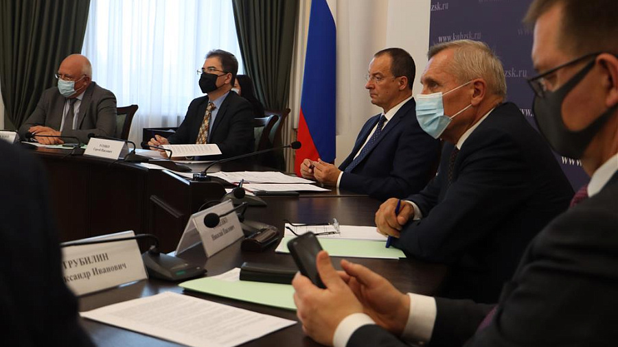 Депутаты ЗСК обсудили выполнение госпрограмм в Краснодарском крае в 2021 году