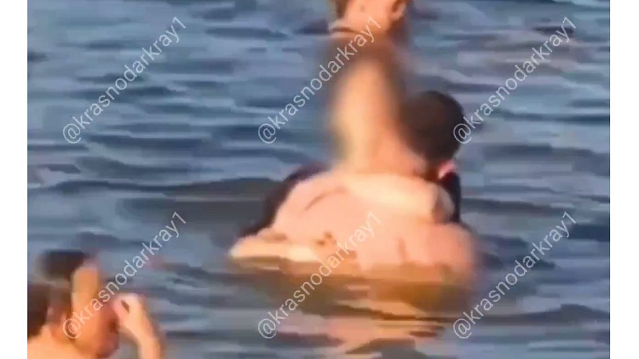 В Краснодарском крае пара занялась сексом в реке на глазах у детей и пенсионеров