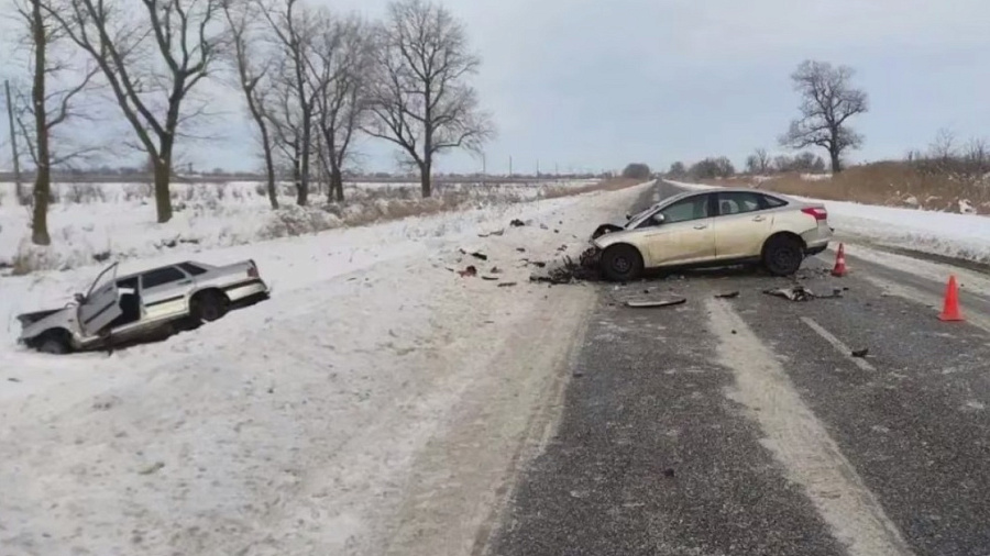 На Кубани в ДТП на встречной полосе погиб 49-летний пассажир