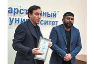 В Краснодаре наградили мужчину, который помог людям выбраться из загоревшегося в аэропорту Антальи самолета