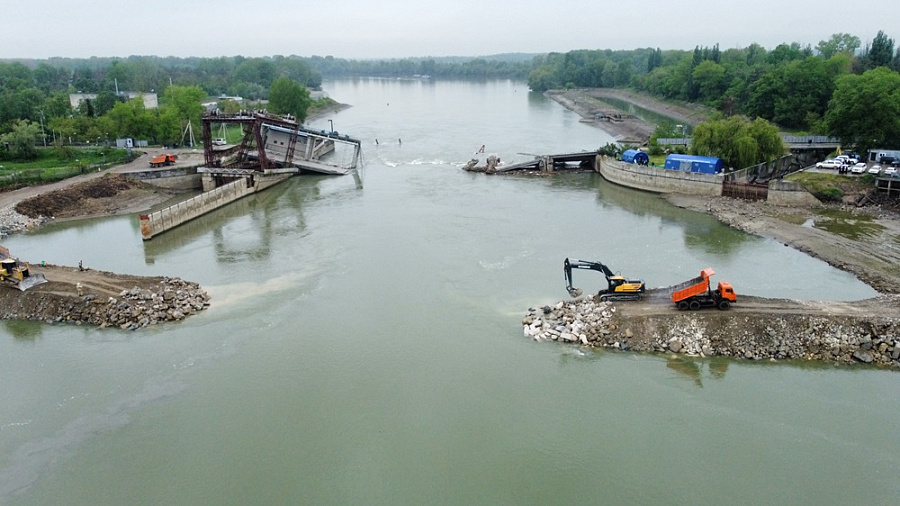 Стали известны сроки завершения строительства временной дамбы на месте рухнувшего Федоровского гидроузла в Краснодарском крае