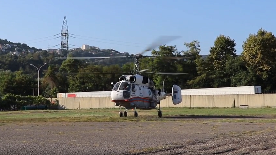 В горах Сочи спасатели на вертолете эвакуировали туриста, пропавшего 4 дня назад