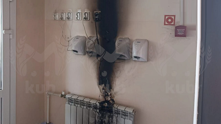 В Краснодарском крае из-за загоревшейся сушилки для посуды начался пожар в школе
