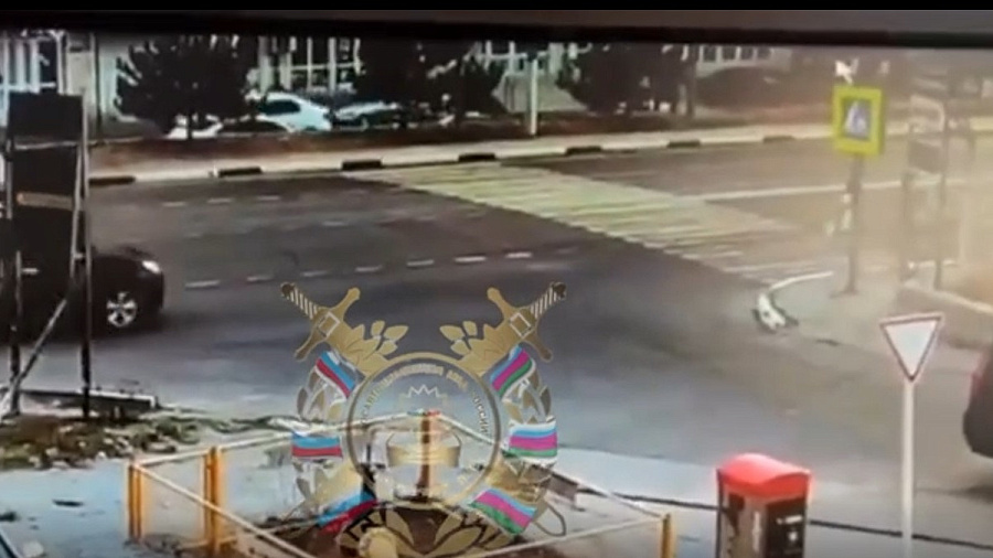 Появилось видео, как машина сбила мужчину с ребенком на «зебре» в Геленджике