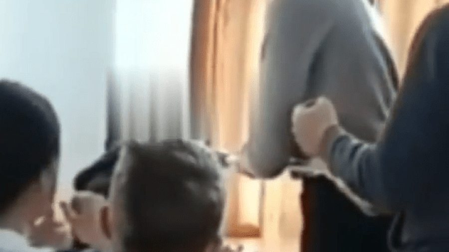 В Краснодарском крае ученики станичной школы принесли в класс костыль для издевательств над одноклассницей