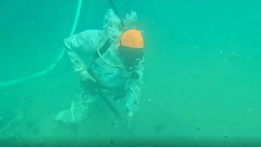 В Керченском проливе срочно увеличивают число водолазов для ликвидации разлива мазута