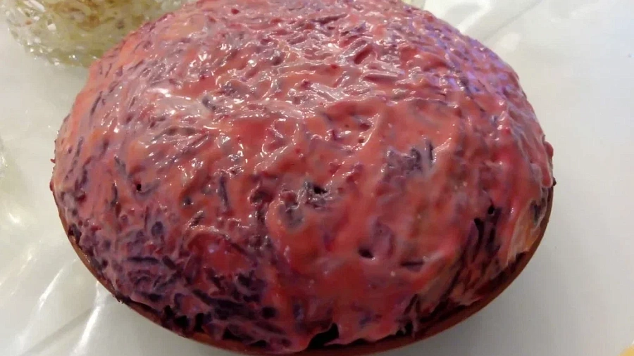 Назван самый выгодный новогодний салат 