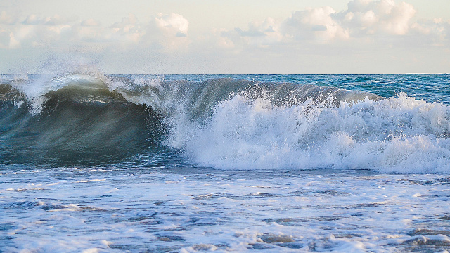 Специалист рассказал, когда вода в Черном море очистится от грязи