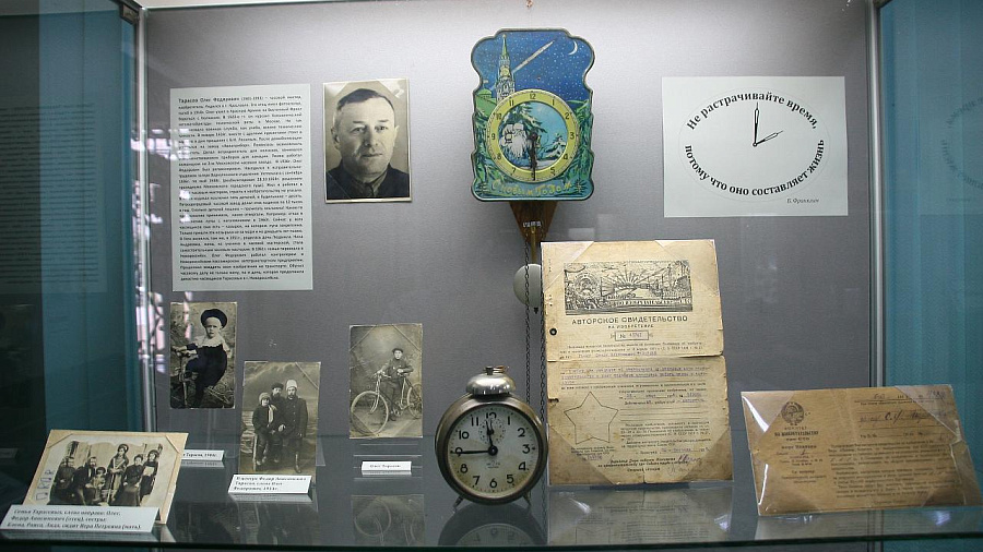 В Новороссийске начала работать выставка «Хранители времени», посвященная династии часовых мастеров Тарасовых