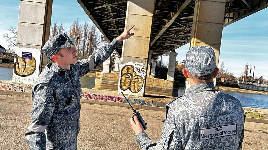 В Краснодаре задержали мужчину, пытавшегося проникнуть в запретную зону Тургеневского моста