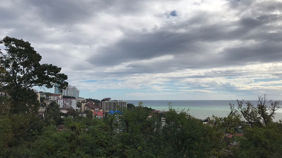 В Сочи, а также на курортах Кубани 13 ноября ожидается ухудшение погоды: интенсивные дожди, грозы и похолодание