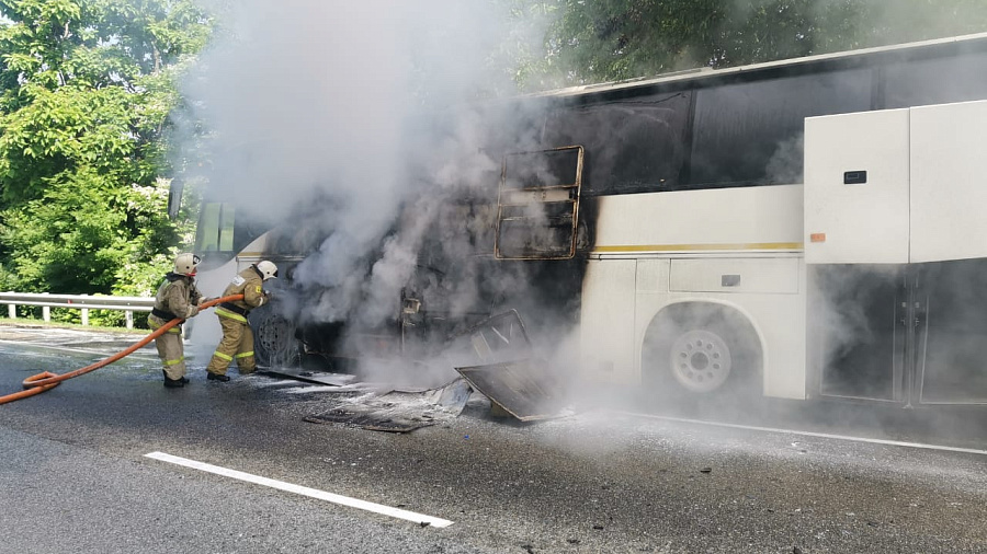 Мэр прокомментировал ДТП с загоревшимся автобусом, перевозившим в Краснодар детей из летнего лагеря