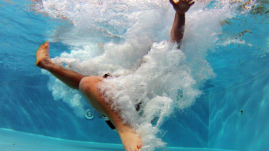 В Сочи 11-летняя девочка едва не утонула в бассейне отеля