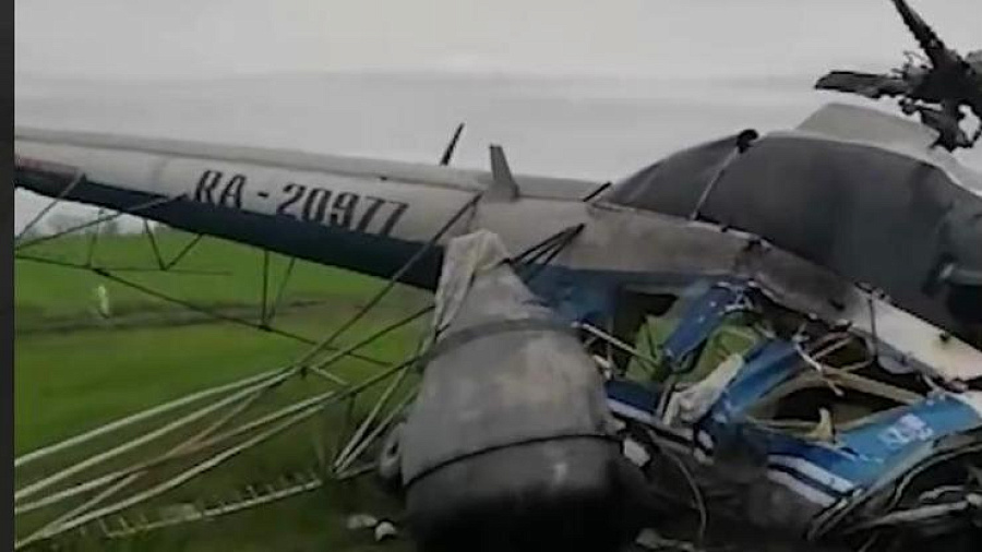 Появилось видео с места крушения вертолета Ми-2 в районе автодороги Краснодар-Новороссийск