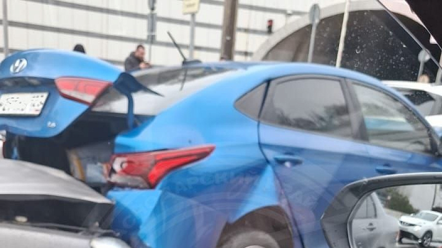 В Сочи 4 машины столкнулись в тоннеле дублера Курортного проспекта