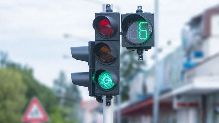 В Краснодаре до конца 2021 появятся семь светофоров со светодиодными опорами