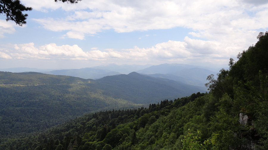 В Майкопе, а также горных курортах Адыгеи и Кубани в пятницу установится малооблачная погода с контрастами дневных и ночных температур