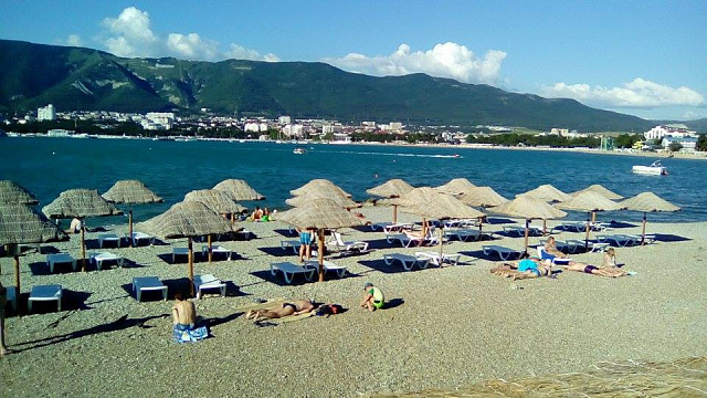 Синоптики рассказали о погоде и температуре морской воды Геленджике и на курортах Краснодарского края в субботу