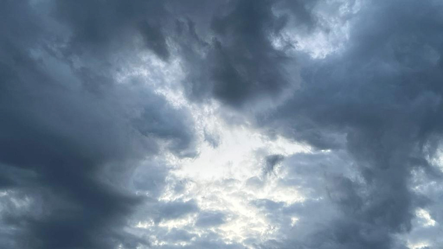 В Майкопе, а также горных курортах Адыгеи и Кубани в пятницу погода отметится ночными заморозками, туманом и порывистым ветром