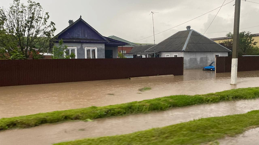 В Республике Адыгея из-за сильных дождей оказались подтопленными порядка 200 дворов