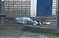 В Краснодаре 80-летний пенсионер погиб после падения с четвертого этажа