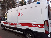 В Краснодаре пьяный сочинец напал на скорую и разбил стекло машины