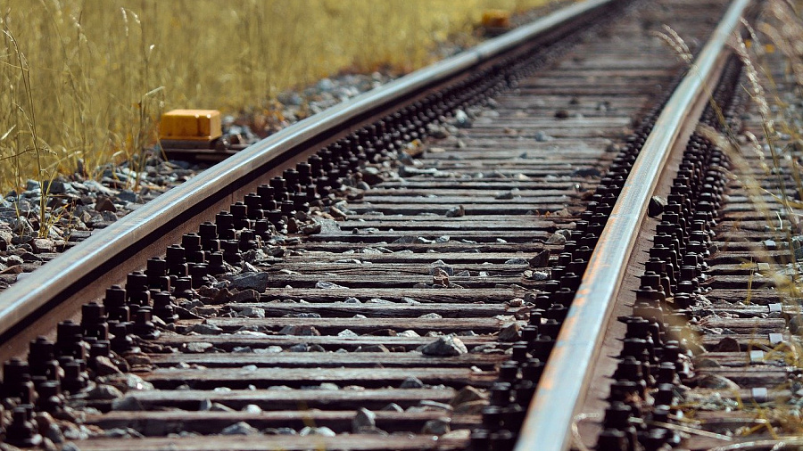 В Краснодарском крае выявили детей, которые подкладывали камни на рельсы перед поездами