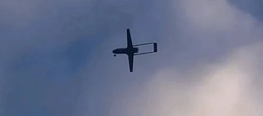 После массовой атаки беспилотников в Сочи загорелась крыша пансионата 