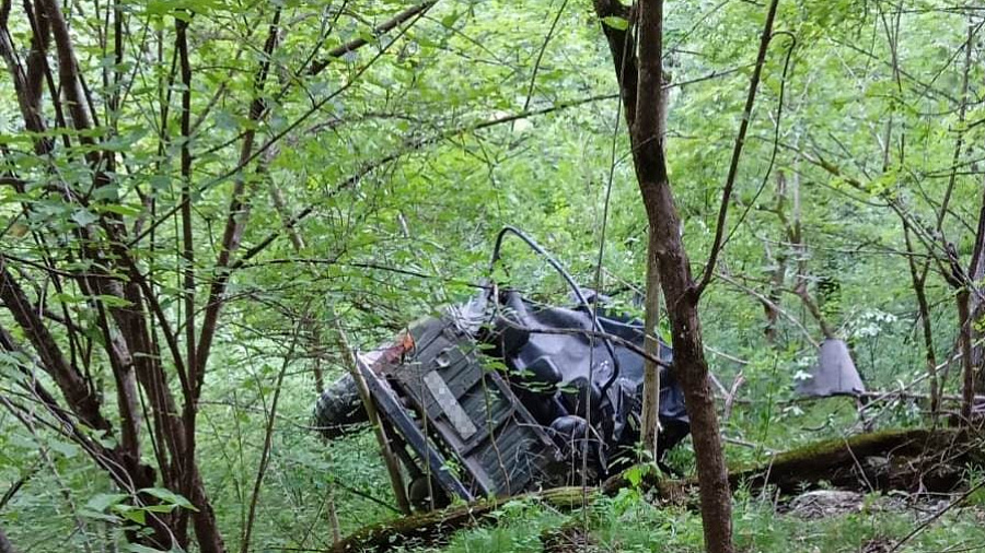 Внедорожник сорвался с обрыва в горах Адыгеи, водитель погиб