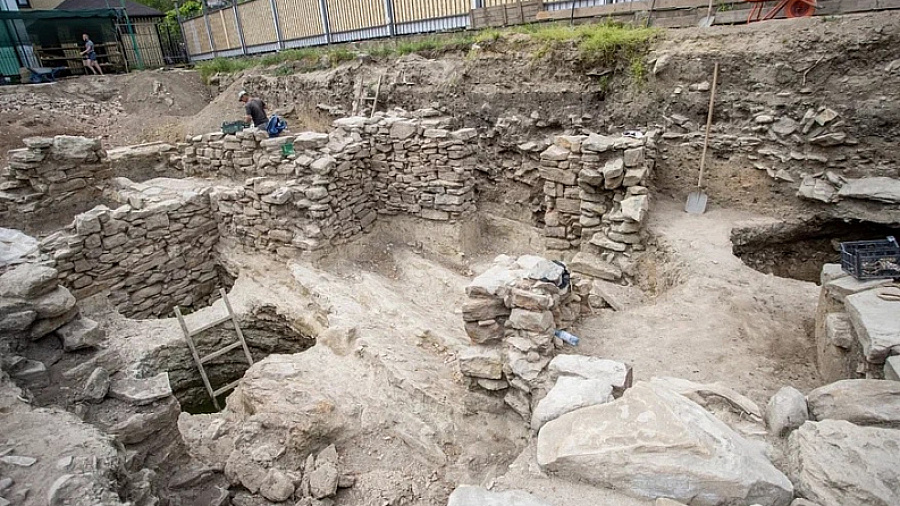 В Анапе археологи при раскопках обнаружили древние винодельни, резервуары и площадки для обработки винограда