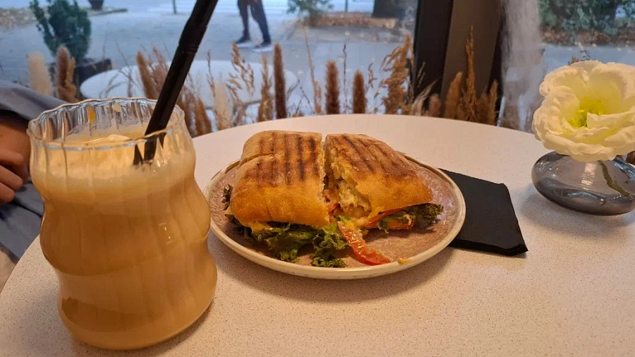 Какие продукты тихо тянут в депрессию и почему мы едим их каждый день﻿